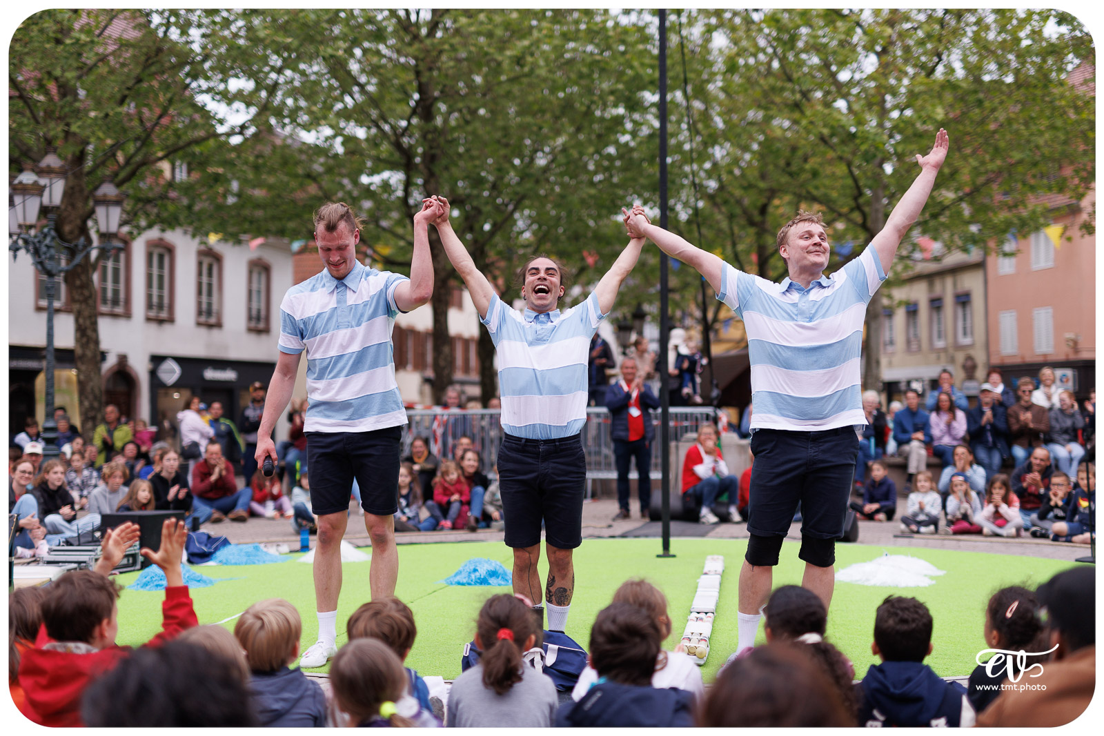 LEAGUE AND LEGEND (15FEET6)